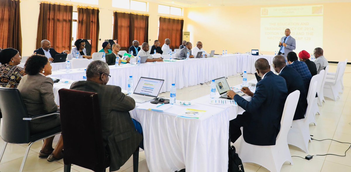 nactvetZ's tweet photo. Wajumbe wa Baraza la Uongozi la NACTVET wamejengewa uwezo juu ya masuala mbalimbali ili kuimarisha uwezo wa Baraza hilo kusimamia Elimu ya Ufundi na Mafunzo ya Ufundi Stadi (TVET).
Semina hiyo imefunguliwa na Mwenyekiti wa Baraza la Uongozi, Bi. Bernadetta Ndunguru. @ElimuTz https://t.co/EVQq5rhPHf