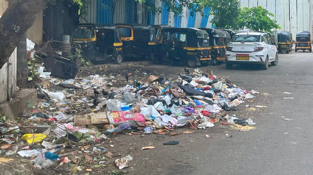 AmitJuneja2509's tweet photo. Illegal garages built on the road near gaurav garden complex bunder pakadi road kandivali west &amp; illegal auto &amp; truck stand outside gaurav garden complex no footpath left for common people to walk all illegal garages has taken over footpath need help @CPMumbaiPolice https://t.co/EsI9hyrxJC