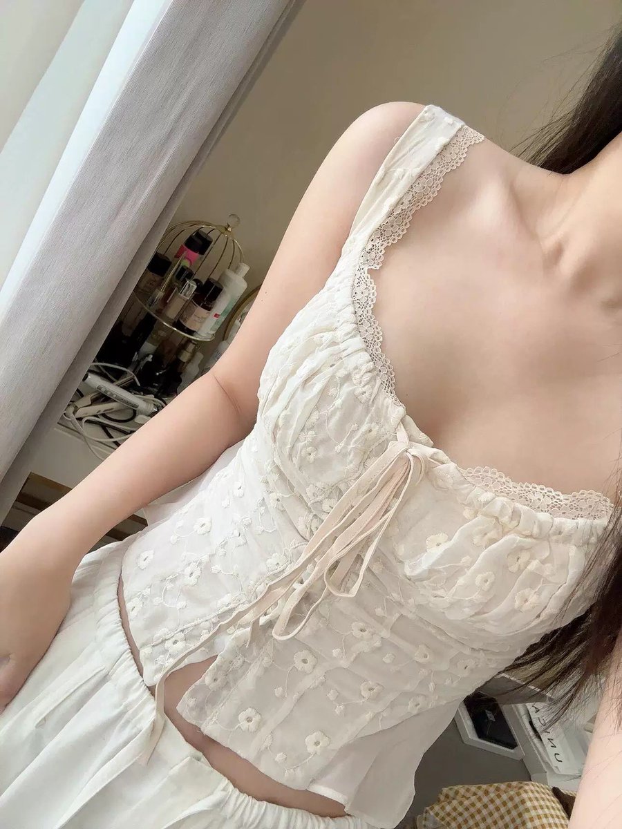 gurls_girl's tweet photo. lace top ; มีสีขาว ครีมค่า 🤍
ใส่แมชได้หลายลุคเลยค่าตัวนี้ แมชกับยีนส์กระโปรงได้หมดเลย ตัวละ 350 บาท มีไซส์ S M L ให้เลือกน้า https://t.co/sKzevt0n7M