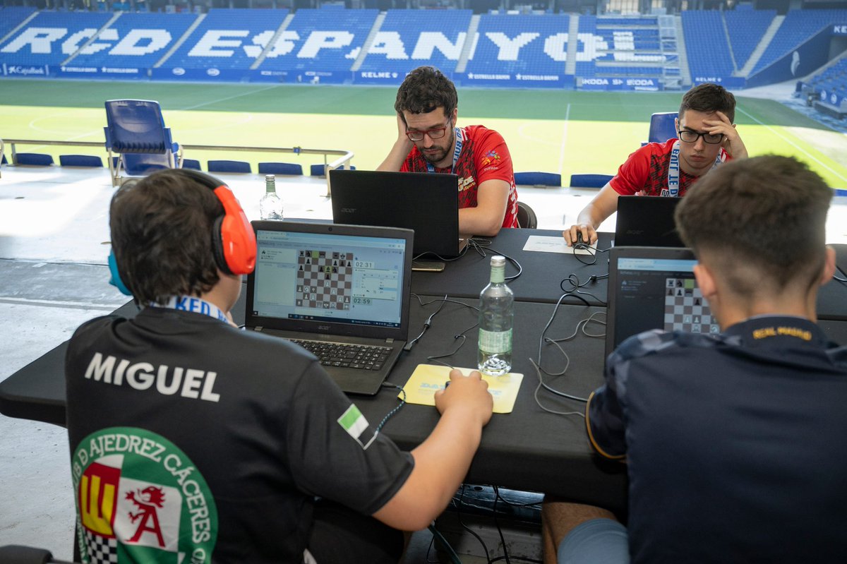 🏟️ L’RCDE Stadium s’ha convertit en el temple dels videojocs!

🔥 +300 participants, emoció a flor de pell i els millors gamers estatals reunits a l’E-Sports BCN Fest!