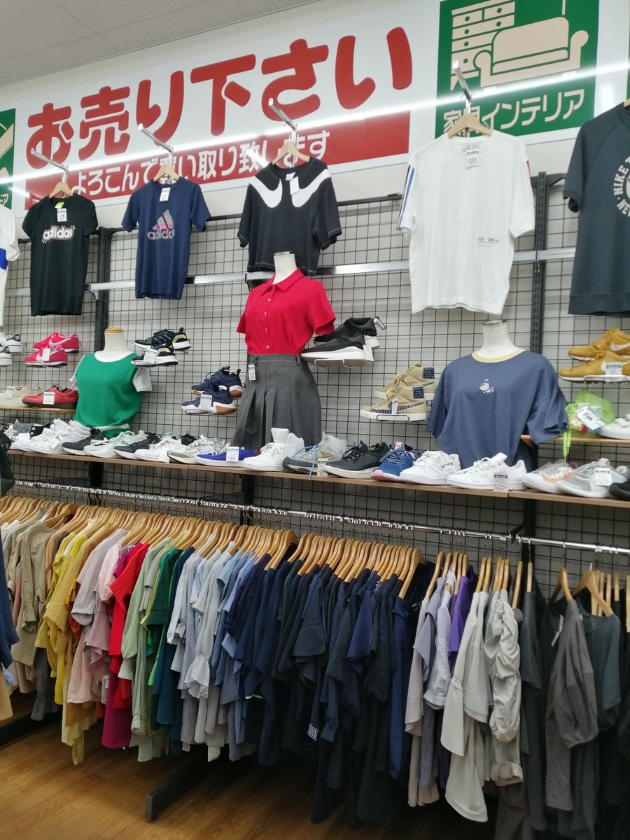 offhouse_misato's tweet photo. 着なくなった服や、捨てるのに気が引ける服などがありましたら、ぜひ当店オフハウス三郷店にお持ち込みください✨！！
リユースすることで、SDGsにも繋がります😊！！
#リユースでファッションを楽しもう　#SDGs https://t.co/KDiFR7Pu2N