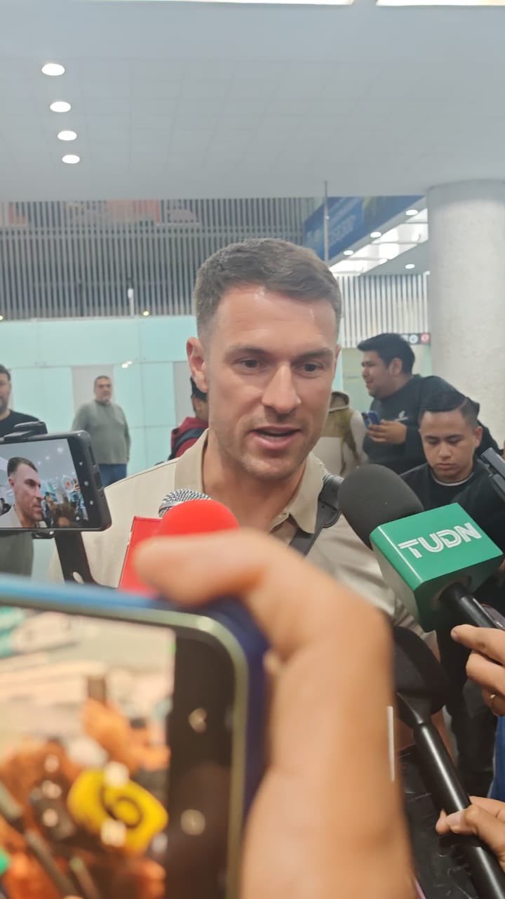 Adriana Maldonado on X: "Pumas 👣 Aaron Ramsey ya está en México 🇲🇽 El galés reconoció que Efraín Juárez fue la principal razón para que tomara la decisión de jugar en Pumas.