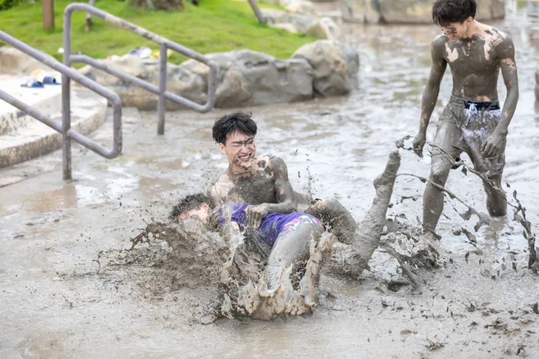 xiemingyuan6's tweet image. Bring the kids or form a group, Xiu Shan Mud Slide Park, play mud super head 🤩
#Mudsliding Tips #Mudplay Party #Happy Without Limits