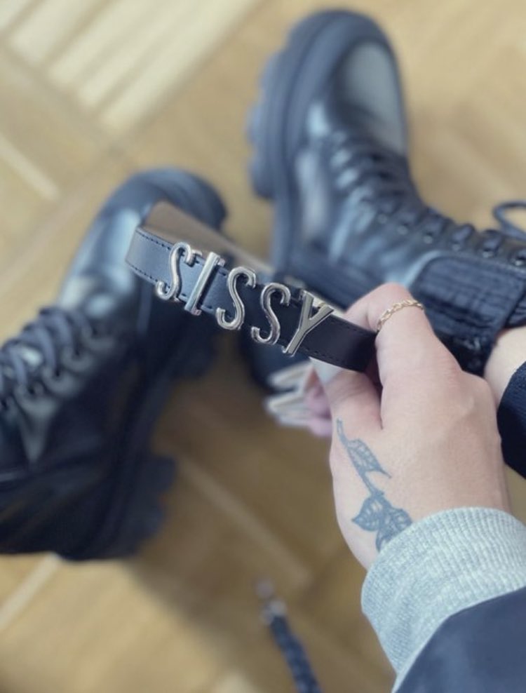 Goddin_bella's tweet image. Word volledig onze eigendom 🔒en laat je optimaal misbruiken door ons👸🏼👸🏼 Wij weten dat wij jou na het zwakste punt kunnen tillen en zullen jou hypnotiseren🌀 tot onze eigen huis/toilet slaaf🚽🫰🏻 met als straf Harde pegging vanachter wanneer je jou klusjes niet goed uitvoert.😈