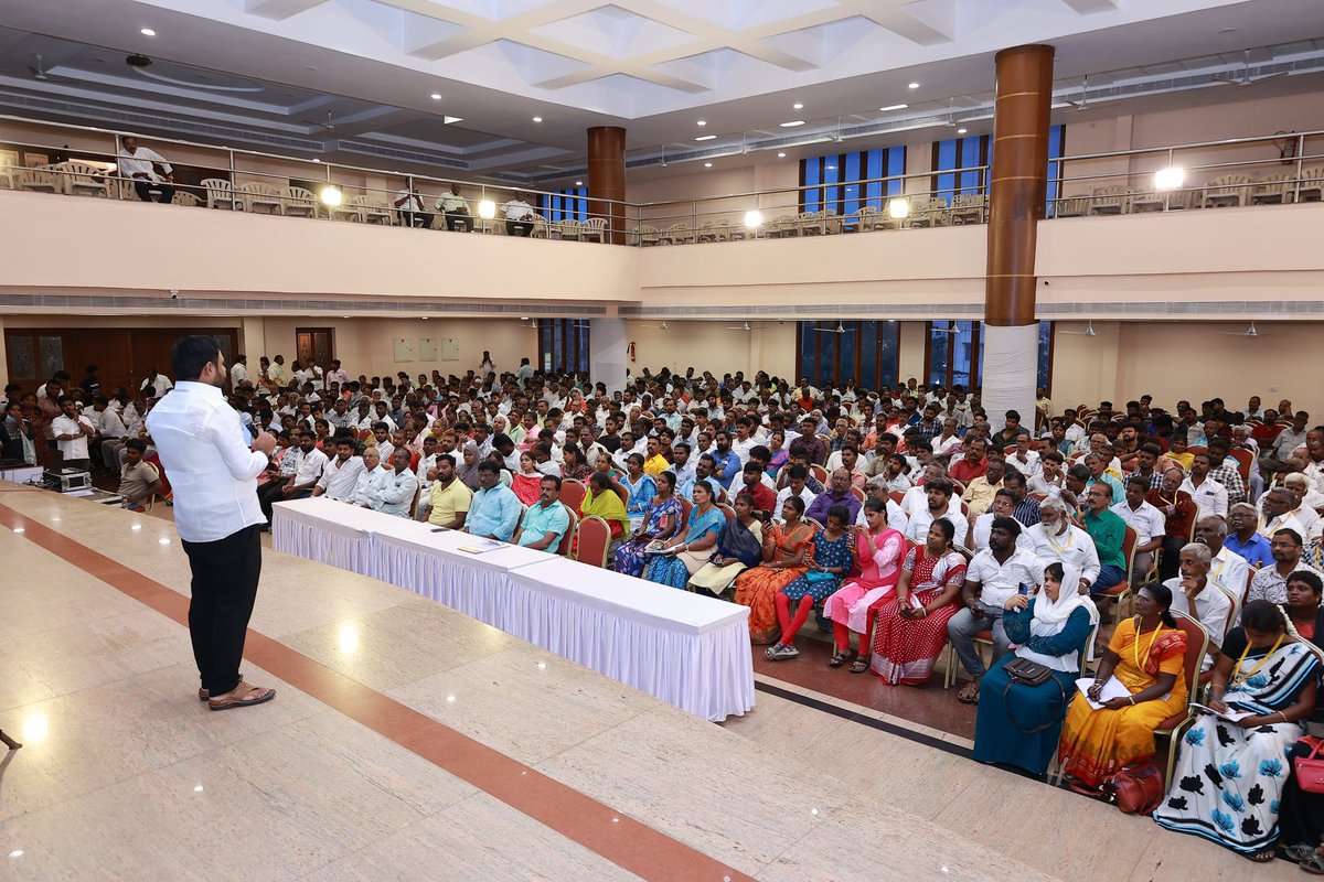 B.Kesavan (@bkesavanofcl) on Twitter photo கழக தலைவர் <a href="/mkstalin/">M.K.Stalin</a> & கழக இளந்தலைவர் <a href="/Udhaystalin/">Udhay</a> அவர்களின் அவர்களின் அறிவுறுத்தலின் பேரில், கழக முதன்மைசெயலாளர், டெல்டா மண்டலபொறுப்பாளர், மாண்புமிகு நகராட்சி நிர்வாகத்துறை அமைச்சர் <a href="/KN_NEHRU/">K.N.NEHRU</a> & மாண்புமிகு பெரம்பலூர் பாராளுமன்ற உறுப்பினர், அண்ணன் <a href="/ArunNehru_DMK/">K.N. Arun Nehru</a> அவர்களின் கழக தலைவர் <a href="/mkstalin/">M.K.Stalin</a> & கழக இளந்தலைவர் <a href="/Udhaystalin/">Udhay</a> அவர்களின் அவர்களின் அறிவுறுத்தலின் பேரில், கழக முதன்மைசெயலாளர், டெல்டா மண்டலபொறுப்பாளர், மாண்புமிகு நகராட்சி நிர்வாகத்துறை அமைச்சர் <a href="/KN_NEHRU/">K.N.NEHRU</a> & மாண்புமிகு பெரம்பலூர் பாராளுமன்ற உறுப்பினர், அண்ணன் <a href="/ArunNehru_DMK/">K.N. Arun Nehru</a> அவர்களின்