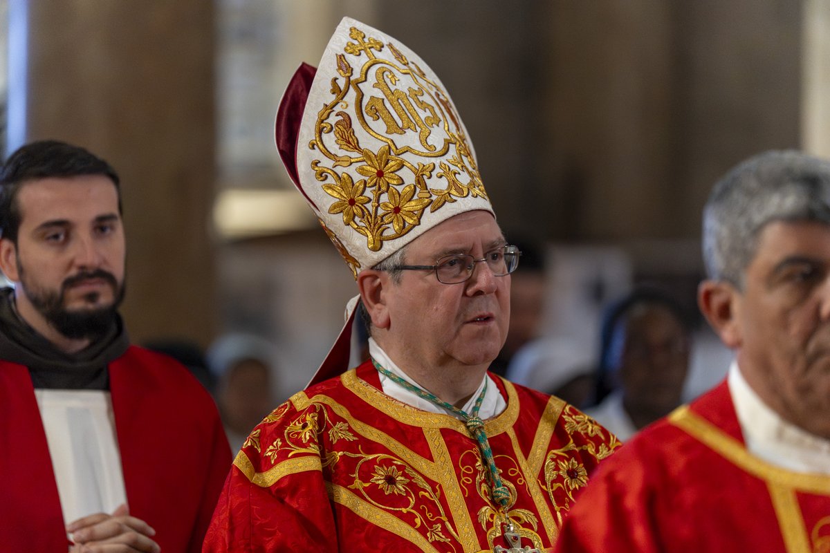 custodiaTS's tweet image. In the heart of the Holy Land, we gathered to reflect on the mystery of the Most Precious Blood of Jesus — a gift of love that crosses history and reaches us today.