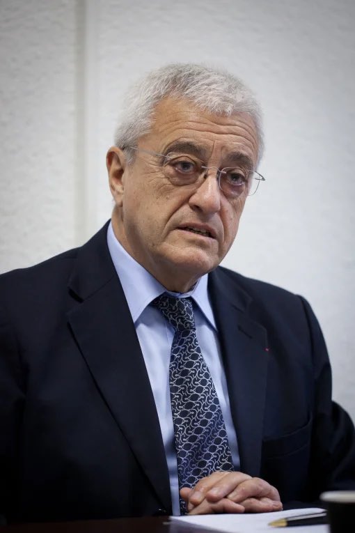 Maxime Boyer (@maximeboyer31) on Twitter photo Le Pdt Bernard Belloc nous a quittés.
Économiste, Pdt <a href="/UTCapitole/">Université Toulouse Capitole</a>, conseiller du Pdt <a href="/NicolasSarkozy/">Nicolas Sarkozy</a>, nous lui devons une modernisation fondamentale de l’Université française.
Un honneur d’avoir pu échanger avec.
À son épouse et sa famille, mes condoléances attristées. Le Pdt Bernard Belloc nous a quittés.
Économiste, Pdt <a href="/UTCapitole/">Université Toulouse Capitole</a>, conseiller du Pdt <a href="/NicolasSarkozy/">Nicolas Sarkozy</a>, nous lui devons une modernisation fondamentale de l’Université française.
Un honneur d’avoir pu échanger avec.
À son épouse et sa famille, mes condoléances attristées.