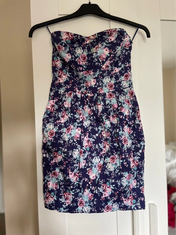 SparklyJourney's tweet photo. Get the Stradivarius Summer dresses I’m selling on @VintedUK. Size %{size} for £5.00! https://t.co/DjB6Z5lnuY https://t.co/ll0nG3DDOD