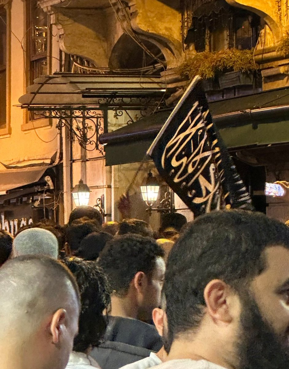 "Ebedi Hadimü'l Harameyniniz
Ölsek de ravzanı ruhumuz bekler"
#muhammed(sav)