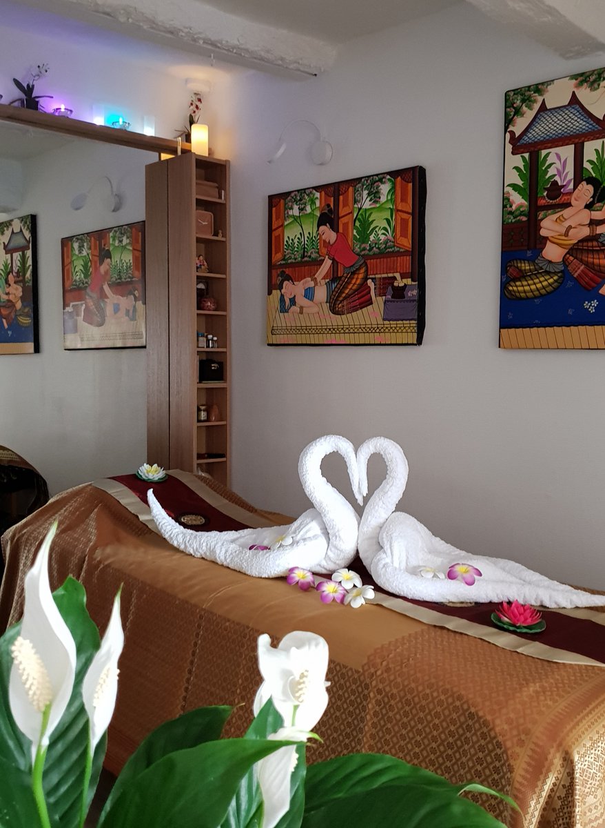 MASSAGEAIX's tweet photo. You are a tourist in Aix en Provence ? It is hot and your feet are painful. You should have a relaxing massage at the Espace Bien Etre Mum Sabai ! #aixenprovence #aixenprovencetourism #aixmaville https://t.co/SEpU1YLJel https://t.co/UFM9Lp9Tt3