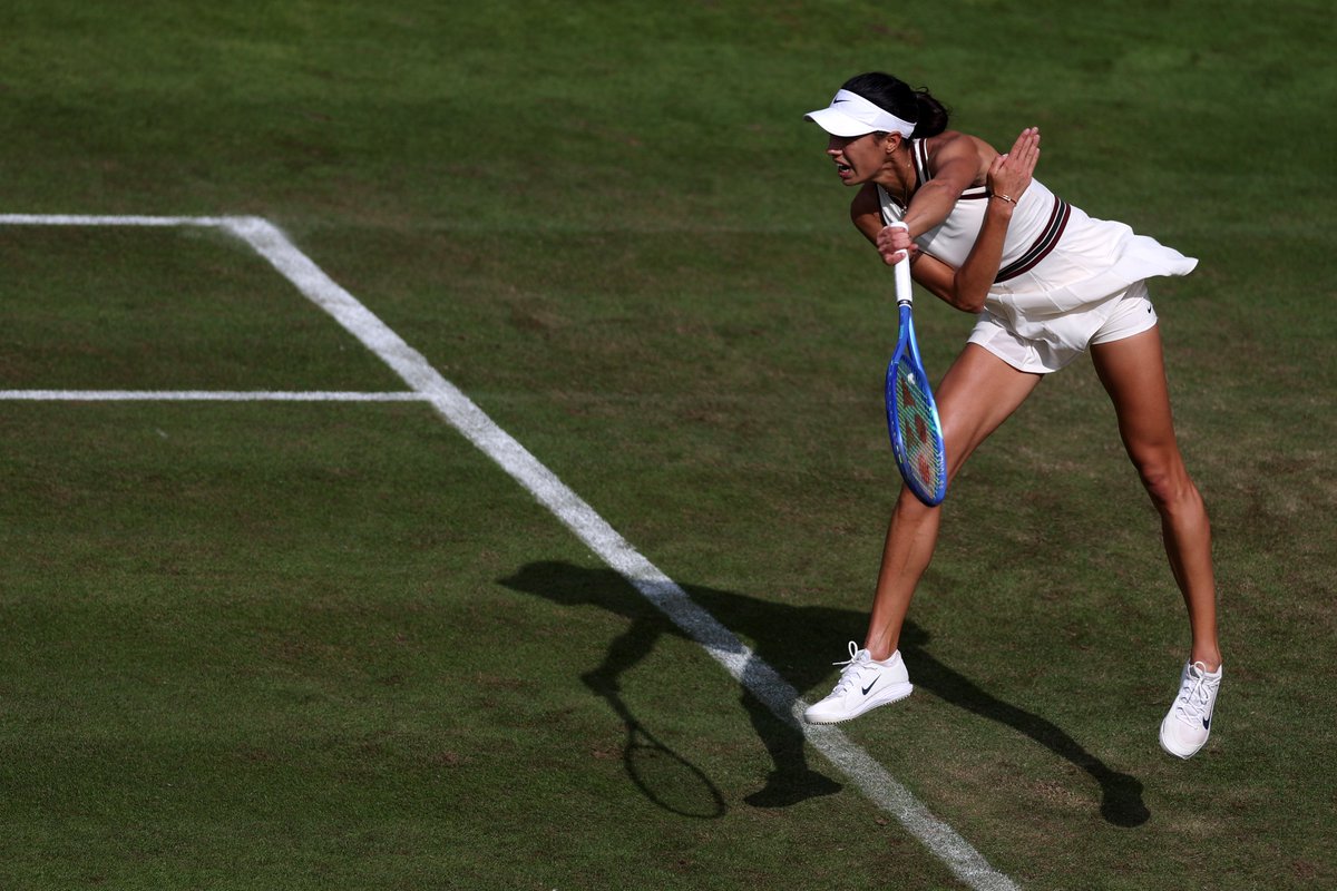 sportklub's tweet photo. Višković o Olgi: Čim vidi travu, odmah joj se sloši
Zanimljiv razgovor u studiju Sport kluba u Londonu: https://t.co/tL6vkL7eTq
#wimbledon #olga #danilovic https://t.co/gwJBmc4N4v