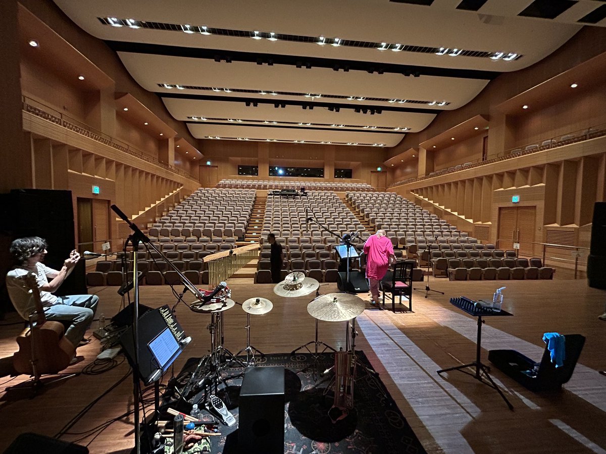 Soupnote_baba's tweet photo. 2025.06.29(sun)@清水テルサ

【朝倉さや】

朝倉さやコンサートツアー2025
いざ！朝倉！
〜ほんてんベストば大更新だず〜
ツアーファイナル静岡公演

カホンにて参加させていただきました🥁⚡️

さやちゃんツアー完走＆たんおめです🤩㊗️🎊✨

(わたしデカすぎんか.....？) https://t.co/Mv6dHlaOYy