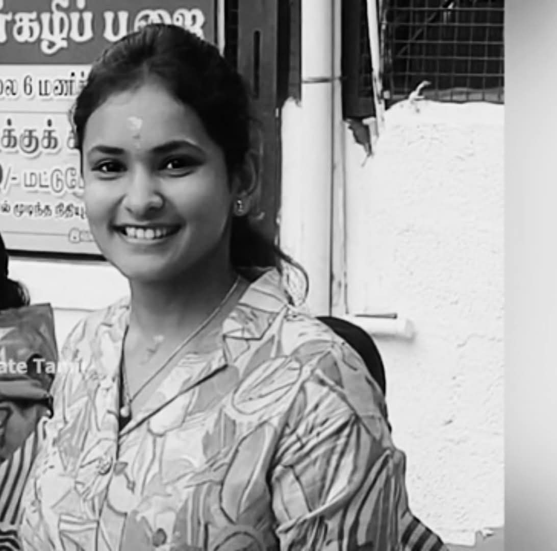 Sammattii_'s tweet image. பெற்றோர்களே சற்று விழித்துக்கொள்ளுங்கள்🥹🙏

ரிதன்யா என்பது மிக அழகான தனித்துவமான பெயர். விஜய் டிவி ‘புகழின்’ மகள் பெயரும் இது தான் ! இன்று நவீனமாக இருக்கும் பெயரை 27 வருடங்களுக்கு முன்பு 90 களில் ஒரு பெற்றோர் தனது குழந்தைக்கு வைத்துள்ளார்கள் என்பதே அவர்களது பேரன்பிற்கு சான்று.…