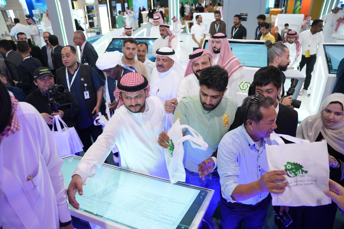 SIF منتدى الصناعة السعودي (@sif_2030) on Twitter photo إقبال لافت وازدحام كبير من الزوار على جناح الزاهد إلكترا
<a href="/alzahidelectra/">Alzahidelectra</a> في #منتدى_الصناعة_السعودي #SIF .. بمركز الظهران اكسبو، حيث نجح في خطف الأنظار وجذب الحضور من خلال تقديم جوائز وطنية قيّمة بصناعة سعودية 100%، تعكس جودة وابتكار المنتج المحلي.
الزاهد إلكترا … حيث تلتقي إقبال لافت وازدحام كبير من الزوار على جناح الزاهد إلكترا
<a href="/alzahidelectra/">Alzahidelectra</a> في #منتدى_الصناعة_السعودي #SIF .. بمركز الظهران اكسبو، حيث نجح في خطف الأنظار وجذب الحضور من خلال تقديم جوائز وطنية قيّمة بصناعة سعودية 100%، تعكس جودة وابتكار المنتج المحلي.
الزاهد إلكترا … حيث تلتقي