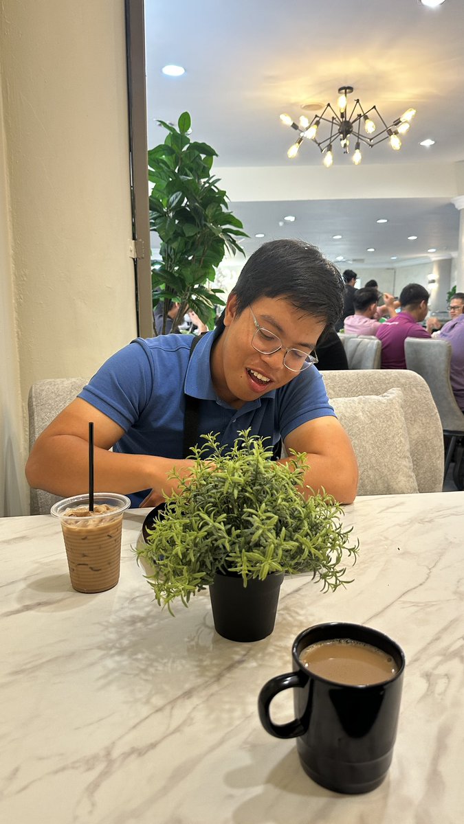 Terjumpa kroni yang suka naikkan bill elektrik kat Kantin time lunch tadi.