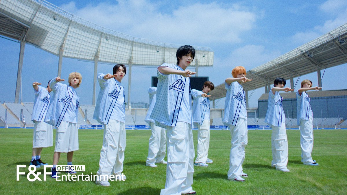 [🎥] LANÇOU! confira agora o MV (Rendezvous) no YouTube e em todas as outras plataformas.

youtu.be/D2-G60fuW_4?si…

#AHOF #아홉 #WHOWEARE <a href="/AHOF_official/">AHOF</a>