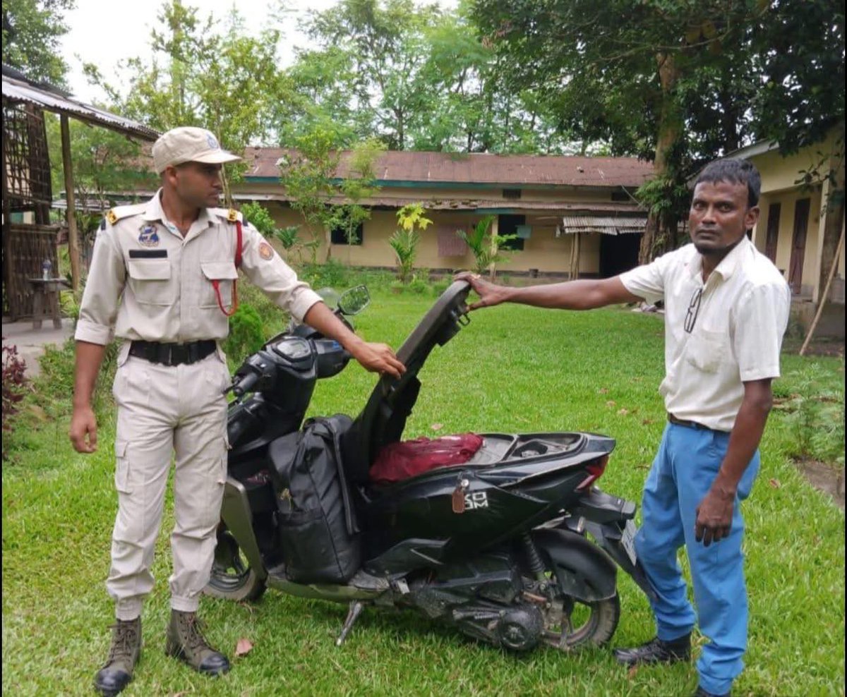 Dhubri Police (@dhubri_police) on Twitter photo Beef smuggler busted!!
#জনহিতজনসেৱাৰ্থে
#CommuttedToServeAndProtect
<a href="/himantabiswa/">Himanta Biswa Sarma</a> <a href="/CMOfficeAssam/">Chief Minister Assam</a> <a href="/DGPAssamPolice/">DGP Assam</a> <a href="/HardiSpeaks/">Hardi Singh</a> <a href="/assampolice/">Assam Police</a> Beef smuggler busted!!
#জনহিতজনসেৱাৰ্থে
#CommuttedToServeAndProtect
<a href="/himantabiswa/">Himanta Biswa Sarma</a> <a href="/CMOfficeAssam/">Chief Minister Assam</a> <a href="/DGPAssamPolice/">DGP Assam</a> <a href="/HardiSpeaks/">Hardi Singh</a> <a href="/assampolice/">Assam Police</a>