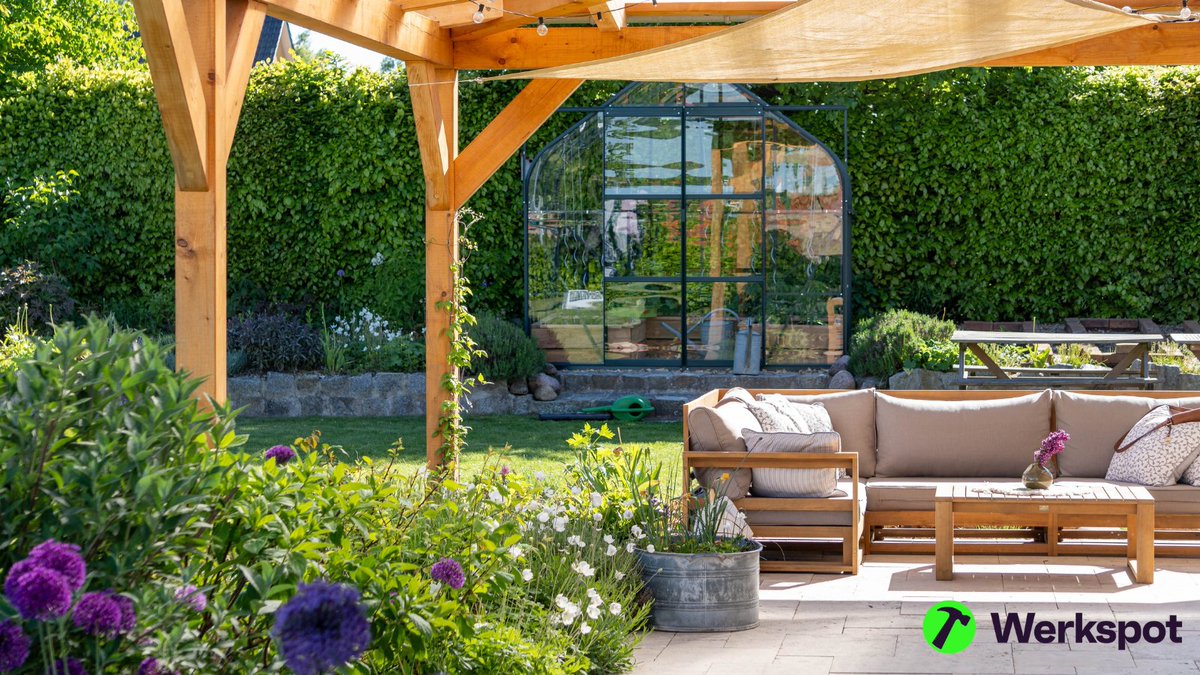 De zomer is hét moment om van je tuin te genieten 🌿☀️ Maar vergeet het onderhoud niet! 

Dit zijn de klussen die je nu moet doen. Wacht niet te lang: vakmensen zitten snel vol. Lees het artikel 👉 werkspot.nl/blog/tuinieren…