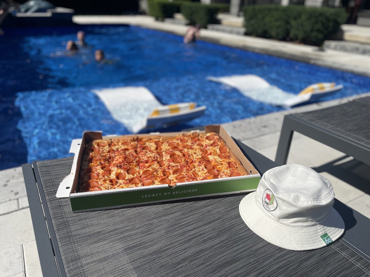 Nothing says Canada Day like poolside pizza. 🇨🇦⛱

Keep it 100% Canadian today and give us a call. 🍕
