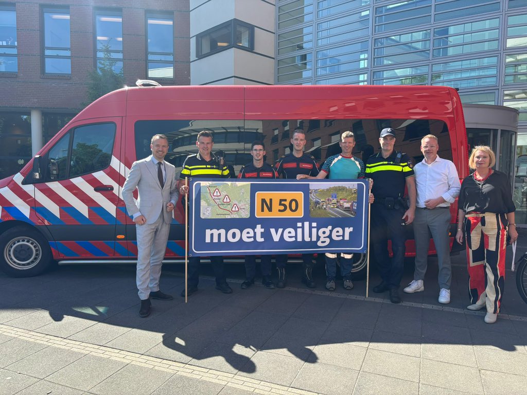 Onderweg naar de Tweede Kamer om vanmiddag om 13.30 uur in Den Haag een petitie N50 aan te bieden. Medewerkers van politie, brandweer en ambulance gaan mee én doen hun verhaal. De N50 moet beter, breder én veiliger.