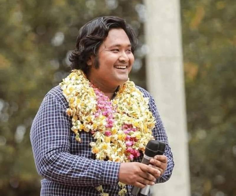 မုံရွာသပိတ်ခေါင်းဆောင် ကိုဝေမိုးနိုင်အား အိုးဘိုထောင်ဝန်ထမ်းများက မေ့မျောသည်အထိ ရိုက်နှက်

#MizzimaBurmeseNews
#မဇ္ဈိမသတင်းဌာန
#အိုးဘိုထောင်
#နိုင်ငံရေးအကျဉ်းသား
#ကိုဝေမိုးနိုင်
#မုံရွာမြို့
----------------
Website Link >>> bur.mizzima.com/2025/07/01/607…
