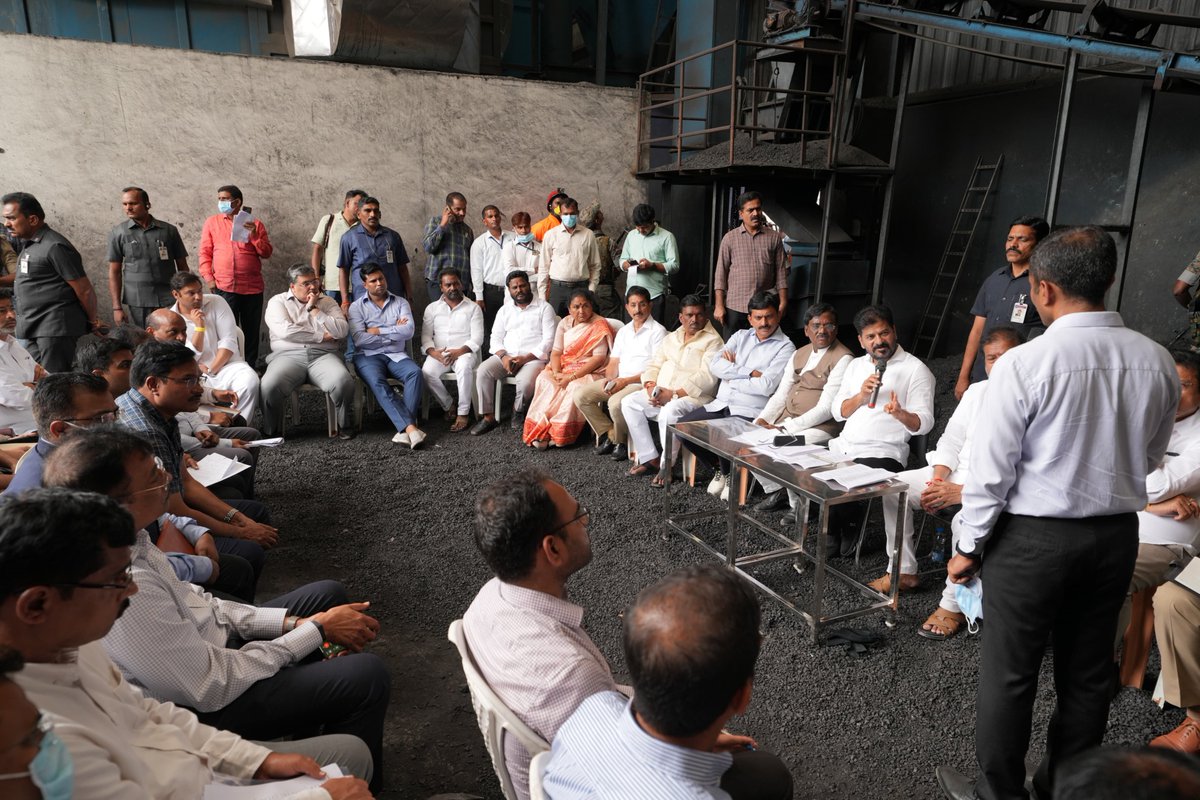 Telangana CMO (@telanganacmo) on Twitter photo సంగారెడ్డి జిల్లా పాశమైలారం పారిశ్రామికవాడలోని రసాయన పరిశ్రమలో జరిగిన దుర్ఘటనపై ముఖ్యమంత్రి శ్రీ <a href="/revanth_anumula/">Revanth Reddy</a> గారు సమగ్రమైన దర్యాప్తునకు ఆదేశించారు. భవిష్యత్తులో ఇలాంటి ఘటనలు పునరావృతం కాకుండా ప్రభుత్వం సమగ్రమైన కార్యాచరణను రూపొందిస్తుందని చెప్పారు. ఈ ప్రమాదంలో మరణించిన సంగారెడ్డి జిల్లా పాశమైలారం పారిశ్రామికవాడలోని రసాయన పరిశ్రమలో జరిగిన దుర్ఘటనపై ముఖ్యమంత్రి శ్రీ <a href="/revanth_anumula/">Revanth Reddy</a> గారు సమగ్రమైన దర్యాప్తునకు ఆదేశించారు. భవిష్యత్తులో ఇలాంటి ఘటనలు పునరావృతం కాకుండా ప్రభుత్వం సమగ్రమైన కార్యాచరణను రూపొందిస్తుందని చెప్పారు. ఈ ప్రమాదంలో మరణించిన