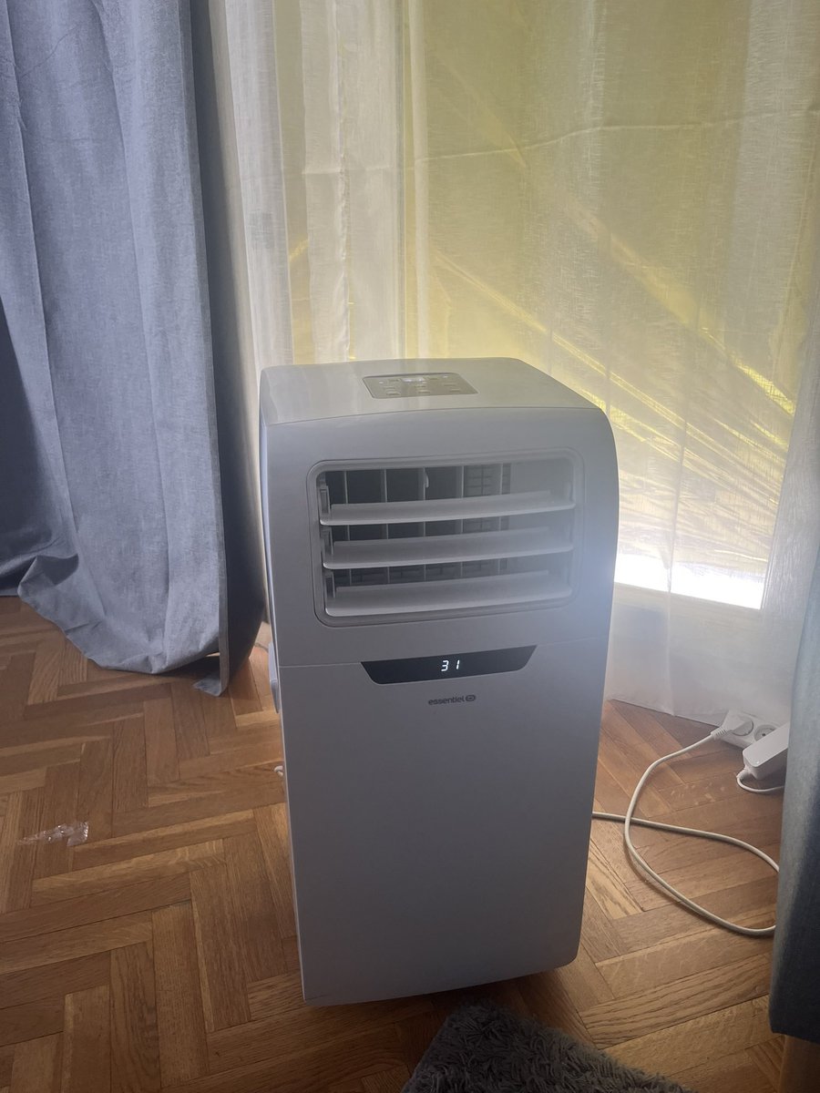 Quel est le plus urgent <a href="/bayrou/">François Bayrou</a>, une loi sur la #proportionnelle ou sur les #bouilloirethermique ? 31 degrés avec  la clim ! #assembleenationale #canicule2025