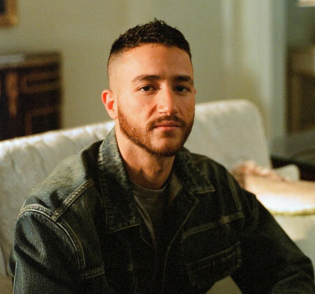 اخبار عن تعاقد أحمد مالك على بطولة مسلسل جديد يعرض في الموسم الرمضاني المقبل 2026 من 15 حلقة و من انتاج صادق الصباح والذي من المفترض أن تدور أحداثه في إطار اجتماعي 🎬