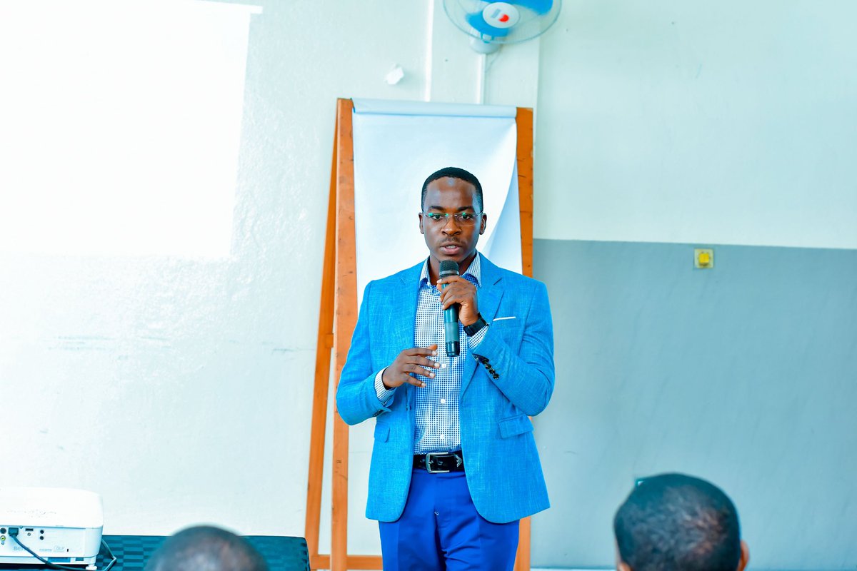 Jbeneriche2's tweet photo. 🎯 Ce 28 juin 2025, nous avons lancé à Bujumbura #GENERIS, une académie de formation aux métiers pour les jeunes.
Un projet que je porte depuis avril.
Après des semaines de doutes, de mobilisation et de travail, c’est enfin là jusqu’au 16 août 2025.

1/5
@leParrainRDC @mbuyi_don https://t.co/xGvy5UkL6v
