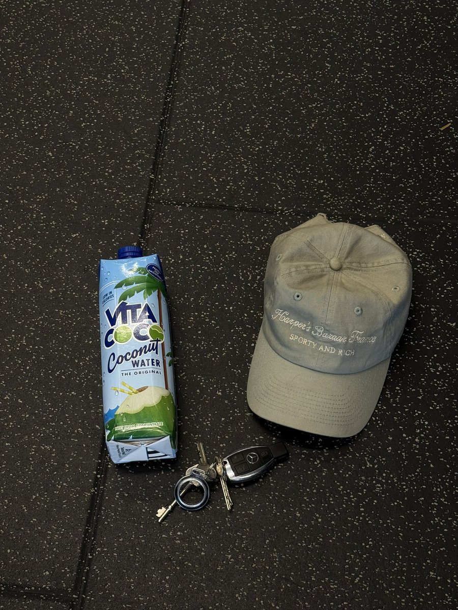 mralexthomas's tweet image. Raw milk in a glass bottle & coconut water intra workout >>
You cannot sleep on this one brothers.