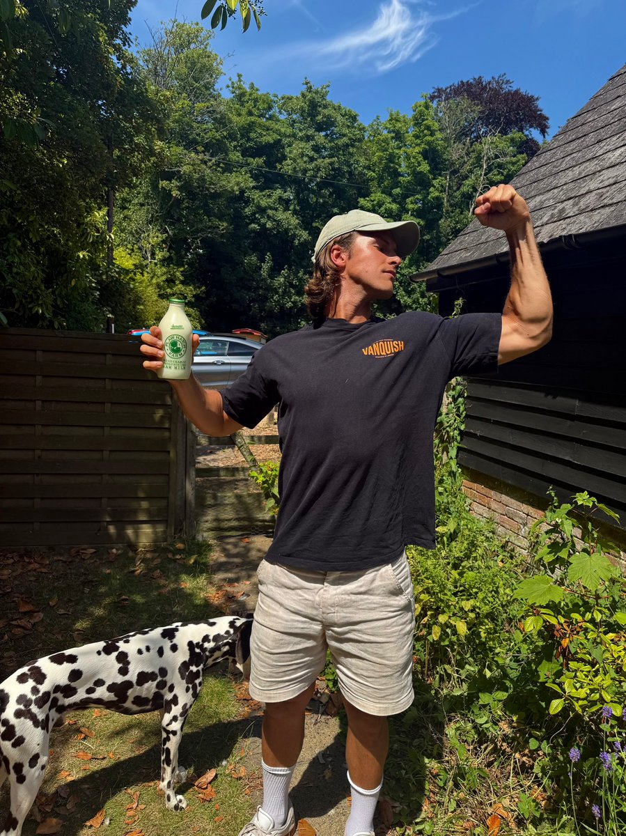 mralexthomas's tweet image. Raw milk in a glass bottle & coconut water intra workout >>
You cannot sleep on this one brothers.