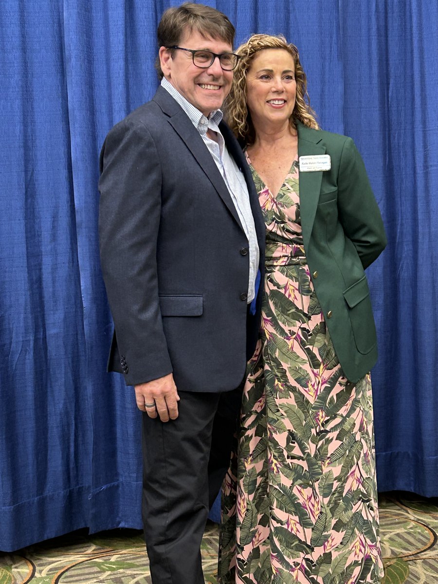 katieFlanAT's tweet image. Thank you @EastCarolina for giving me opportunity to teach amazing students @ECUHHP #AthleticTraining and to work @ECUPiratesFB At @NATA1950 we honor our #HallofFame members with a Green Jacket - and I was grateful for people at ECU who supported me along my path of service 💜💛