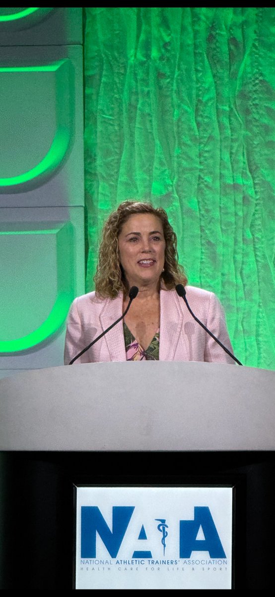 katieFlanAT's tweet image. Thank you @EastCarolina for giving me opportunity to teach amazing students @ECUHHP #AthleticTraining and to work @ECUPiratesFB At @NATA1950 we honor our #HallofFame members with a Green Jacket - and I was grateful for people at ECU who supported me along my path of service 💜💛