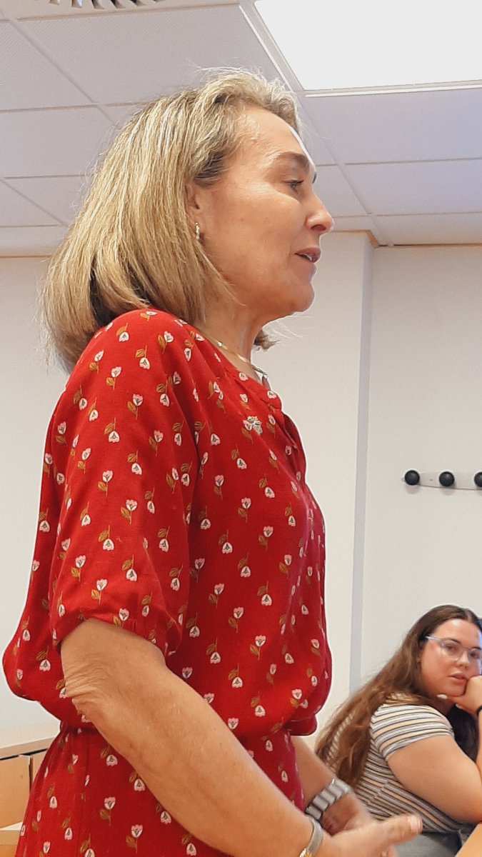 Acto de lectura de la tesis doctoral de doña Beatriz Sánchez Rubio, del Departamento de Derecho penal, bajo la dirección de la Profª. Myriam Herrera Moreno. Primera tesis doctoral que lee en la Facultad de <a href="/Derecho_US/">FACULTAD DE DERECHO</a>  una de nuestras graduadas en Criminología. Enhorabuena.