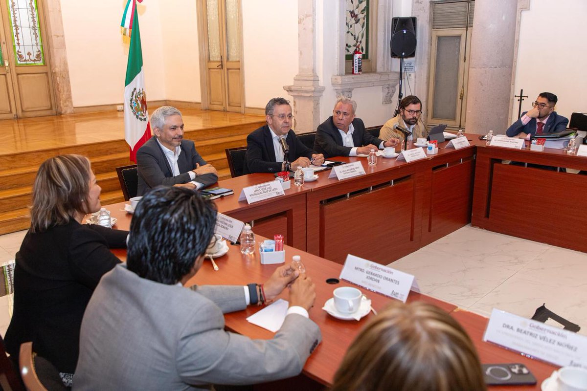 El día de ayer, 30 de junio, se llevó a cabo la primera reunión de trabajo conjunta con autoridades del Gobierno Federal (SEGOB, IMSS-BIENESTAR y TFCyA), en la cual la representación sindical (FSTSE-SNTSA) presentó la propuesta para que sea incorporada en los textos normativos