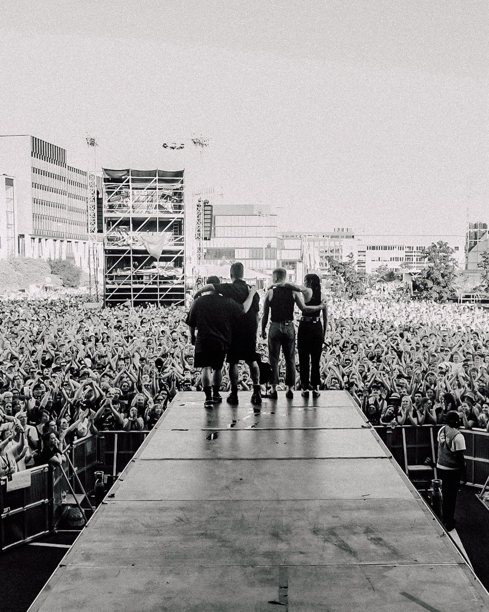 hotmilkhotmilk's tweet image. thank you for the open heart Luxembourg,,
thank you @greenday for more than you know. 
tomorrow,, we go again in Amsterdam.