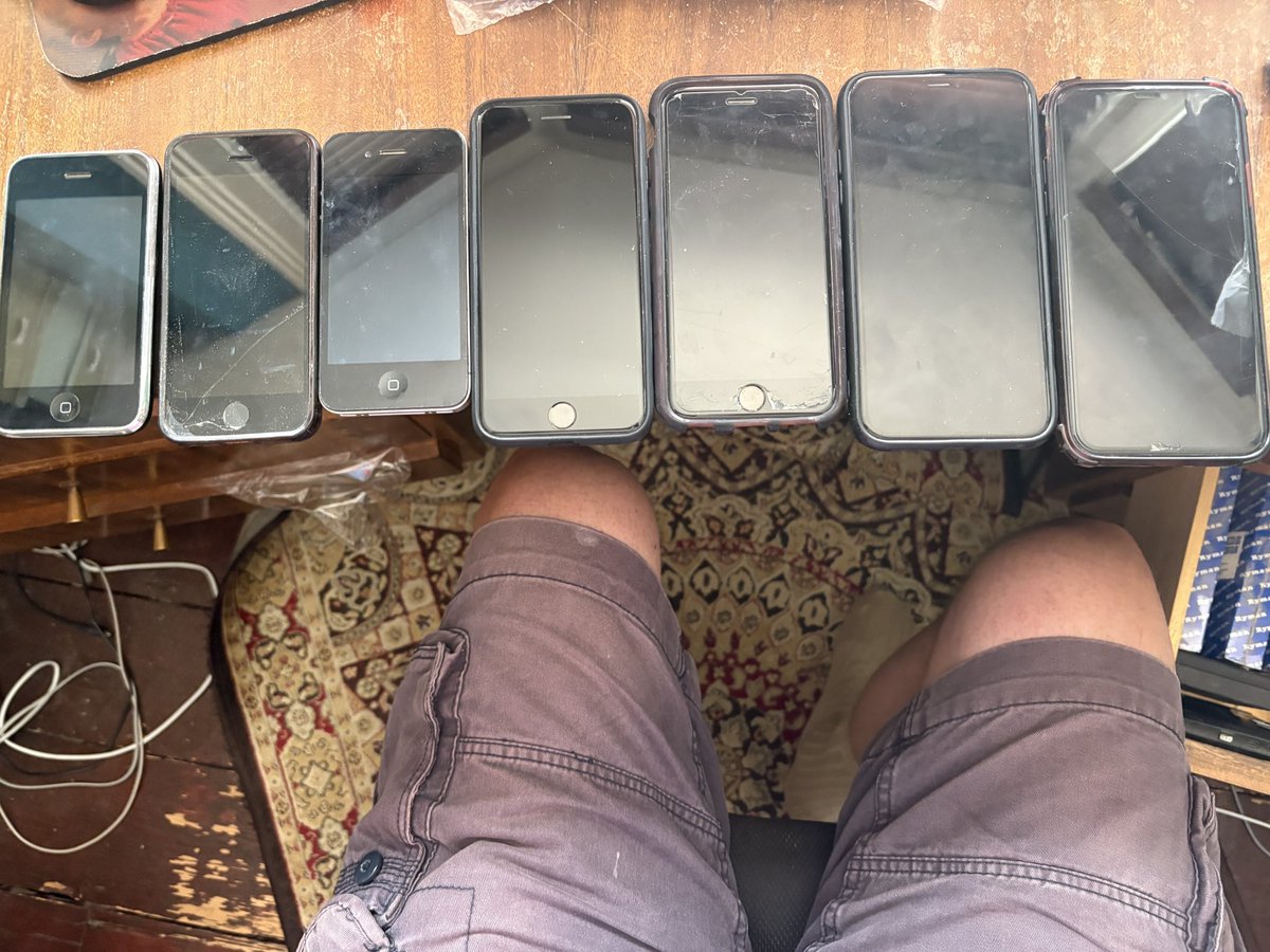 GregHands's tweet image. All done at the Apple Store. Greta service.
I’ve been using an iPhone since its invention.
Whenever in an Apple store, to try to get better service, I always tell them this, “since the iPhone 1” and add (which only amuses me!) “but of course it wasn’t called that then.”