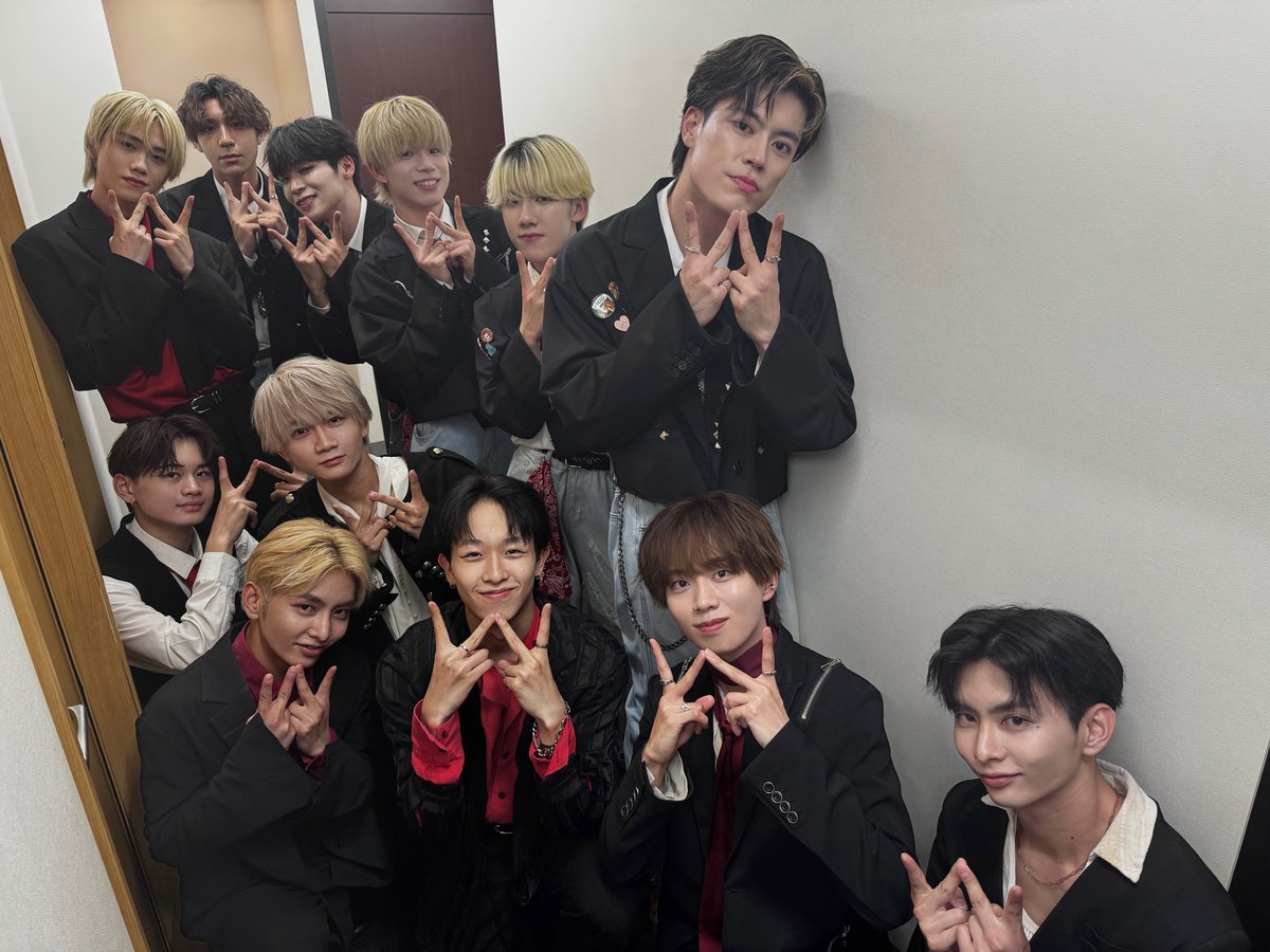 BANGERS (@bangers_staff) on Twitter photo 《📸》
『AKTIE TOUR 2025 - TOKYO FINAL-』
<a href="/AKTIE_official/">AKTIE_official</a>
#WhoAreYou (<a href="/whoarechan/">WhoAreYou?(ふあちゃん)</a> )さん
初共演、そしてお写真もありがとうございました!!🔥
気さくに話していただきとても嬉しかったです!✨
#AKTIE #アクティ #BANGERS #BG7 《📸》
『AKTIE TOUR 2025 - TOKYO FINAL-』
<a href="/AKTIE_official/">AKTIE_official</a>
#WhoAreYou (<a href="/whoarechan/">WhoAreYou?(ふあちゃん)</a> )さん
初共演、そしてお写真もありがとうございました!!🔥
気さくに話していただきとても嬉しかったです!✨
#AKTIE #アクティ #BANGERS #BG7