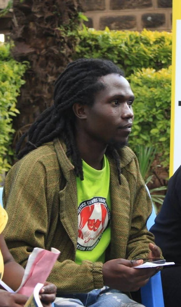 Social Justice Centers Nairobi Chapter (@working_justice) on Twitter photo 🚨 ALERT COMRADES!🚨
Comrade <a href="/DavisTafari01/">lawyer wa Mtaa☭🇵🇸</a> has been abducted and is currently being held at Kinyago Police Station in Dandora.
This is yet another act of state intimidation targeting voices of the community
We must demand his immediate release and remain vigilant.
No one is safe 🚨 ALERT COMRADES!🚨
Comrade <a href="/DavisTafari01/">lawyer wa Mtaa☭🇵🇸</a> has been abducted and is currently being held at Kinyago Police Station in Dandora.
This is yet another act of state intimidation targeting voices of the community
We must demand his immediate release and remain vigilant.
No one is safe