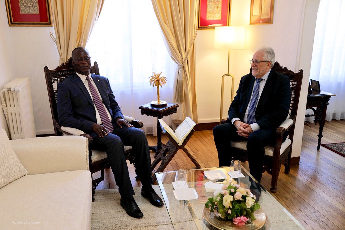 Le recteur @ChemsHafiz a reçu S.E.M. Baye Moctar Diop, nouvel ambassadeur du #Sénégal🇸🇳 en France. Une rencontre pour développer les relations d’amitié profonde entre ce pays et la Grande Mosquée de Paris, qui compte d’ailleurs de nombreux Sénégalais parmi ses fidèles.