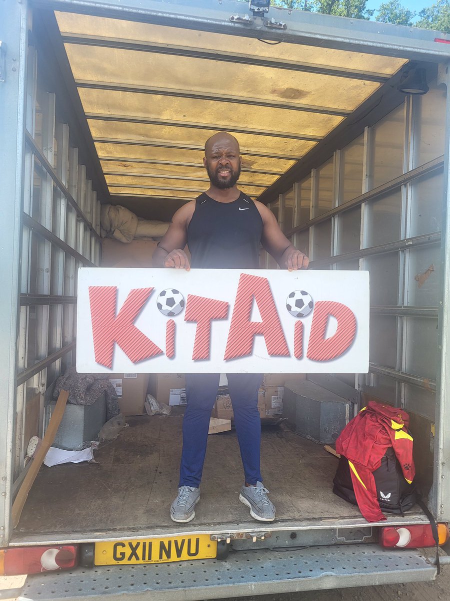 KitAid's tweet image. Pleased to support Emile again from @RoyalAirForce for his project work in Freetown, #SierraLeone in memory of his friend Ryan Tomlin who sadly lost his life serving in Afghanistan
Emile was awarded an MBE in the recent Kings Birthday Honours
@LBliss8 @dougiebrimson