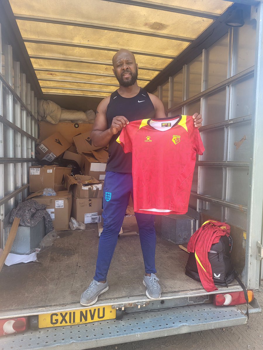 KitAid's tweet image. Pleased to support Emile again from @RoyalAirForce for his project work in Freetown, #SierraLeone in memory of his friend Ryan Tomlin who sadly lost his life serving in Afghanistan
Emile was awarded an MBE in the recent Kings Birthday Honours
@LBliss8 @dougiebrimson