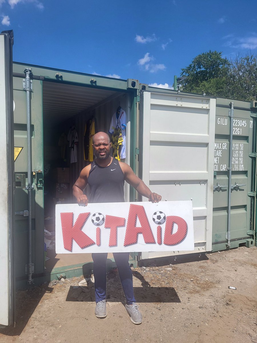 KitAid's tweet image. Pleased to support Emile again from @RoyalAirForce for his project work in Freetown, #SierraLeone in memory of his friend Ryan Tomlin who sadly lost his life serving in Afghanistan
Emile was awarded an MBE in the recent Kings Birthday Honours
@LBliss8 @dougiebrimson