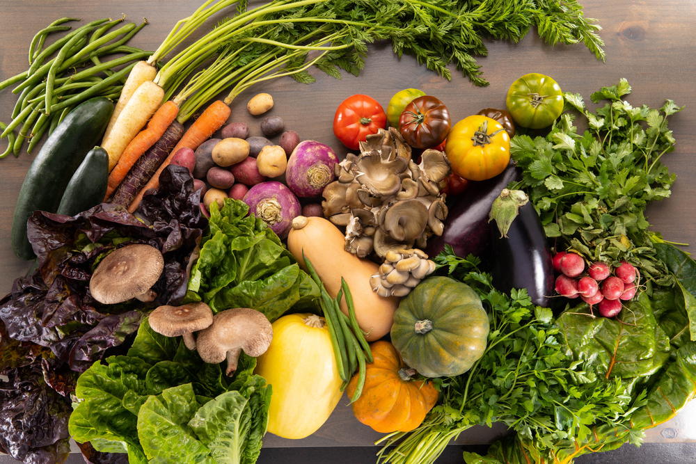 Don’t feel like making a grocery list each week? 

We’ve got you covered with our Local Garden Box that provides the best local produce for your at-home meals. 

Register by July 3 for the early summer season!🍐 &gt;&gt;&gt; hubs.li/Q03scRLq0