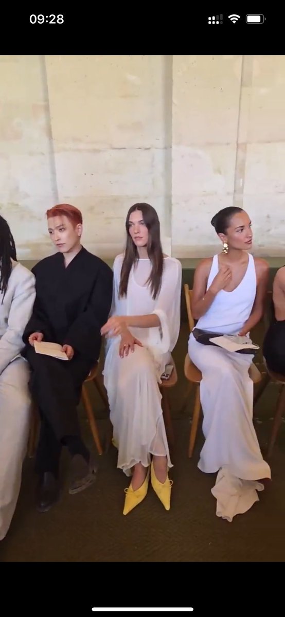 Y QUE HACE HONGJOONG AL LADO DE ALEXANDRA????????
ODNXLEJELEKF PRIMERO SAN CON TAG HEUER Y LA FOTO CON EL RB19 AHORA ESTO AKSKDJD
ATEEX X F1 WHEN