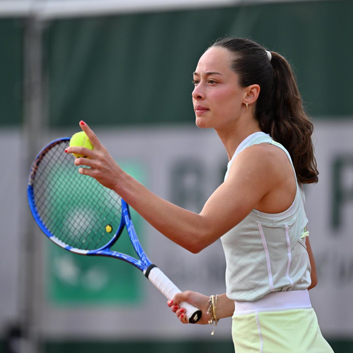 Wimbledon tarihinde 2. tura yükselen ilk Türk kadın tenisçi  <a href="/ZeynepSonmez__/">Zeynep Sonmez</a> oldu. 🇹🇷