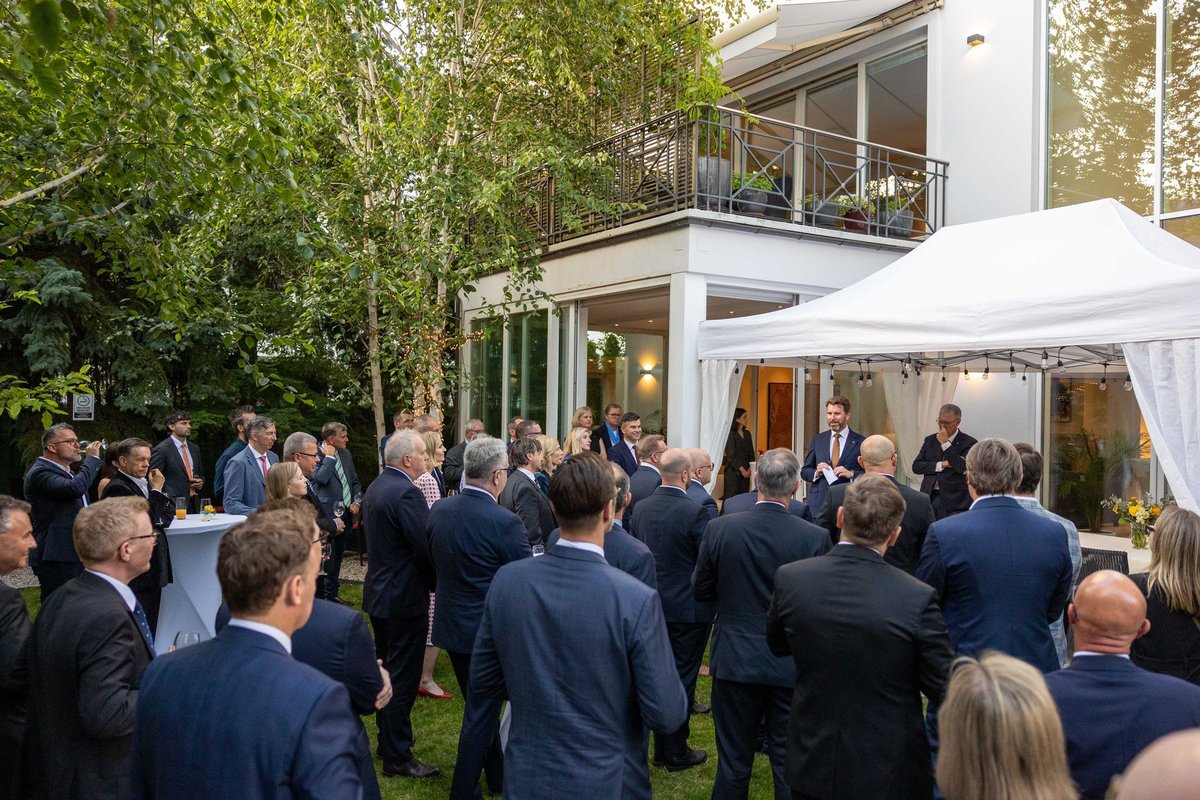 AusAmbPoland's tweet image. Australia & Poland are deepening our economic partnership 🇦🇺🤝🇵🇱. I was delighted to welcome the European Australian Business Council (EABC) to Warsaw last week & to host them for a summer evening reception with our Polish friends at the Australian Residence 🥂#EUAUSFTA