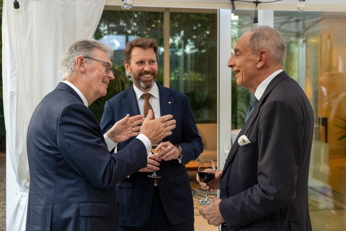 AusAmbPoland's tweet image. Australia & Poland are deepening our economic partnership 🇦🇺🤝🇵🇱. I was delighted to welcome the European Australian Business Council (EABC) to Warsaw last week & to host them for a summer evening reception with our Polish friends at the Australian Residence 🥂#EUAUSFTA