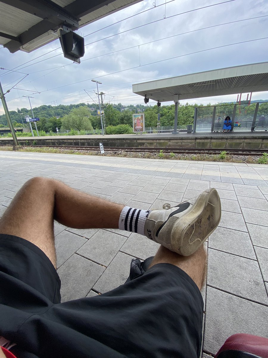 Meisterclever's tweet photo. Die Socken vom 18-Jährigen riechen oder die Schuhsohle vom 22-Jährigen ablecken?! Egal, was du wählst – blechen musst du sowieso, du Knecht! Akzeptier’s und schreib uns! 🐶

#findom #slave #master @deinsyrermo #alpha #paypig #cashslave #dom @rt_find @FindomRT @findomRTslave87 https://t.co/txTeksheWp