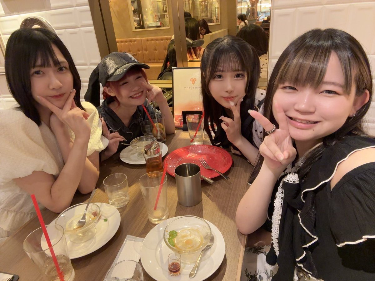 start_nana7's tweet photo. 今日はなんと！昔同じグループで活動してた
3人とご飯いってきました☺️☺️！
ひっさびさに話したけど楽しかったー！！！
また集まれたらな〜と思っております✊🏻
3人のライブ見に行きたいなーって
思いましたまる、( ˙ᵕ˙ )/
絶対またいき！たーーーい！
⚠️巻き込みリプきおつけてねんっ https://t.co/mqU1P2Co61